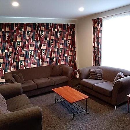Accommodation Fiordland -The Three Bedroom House At 226A Milford Road Te Anau Buitenkant foto