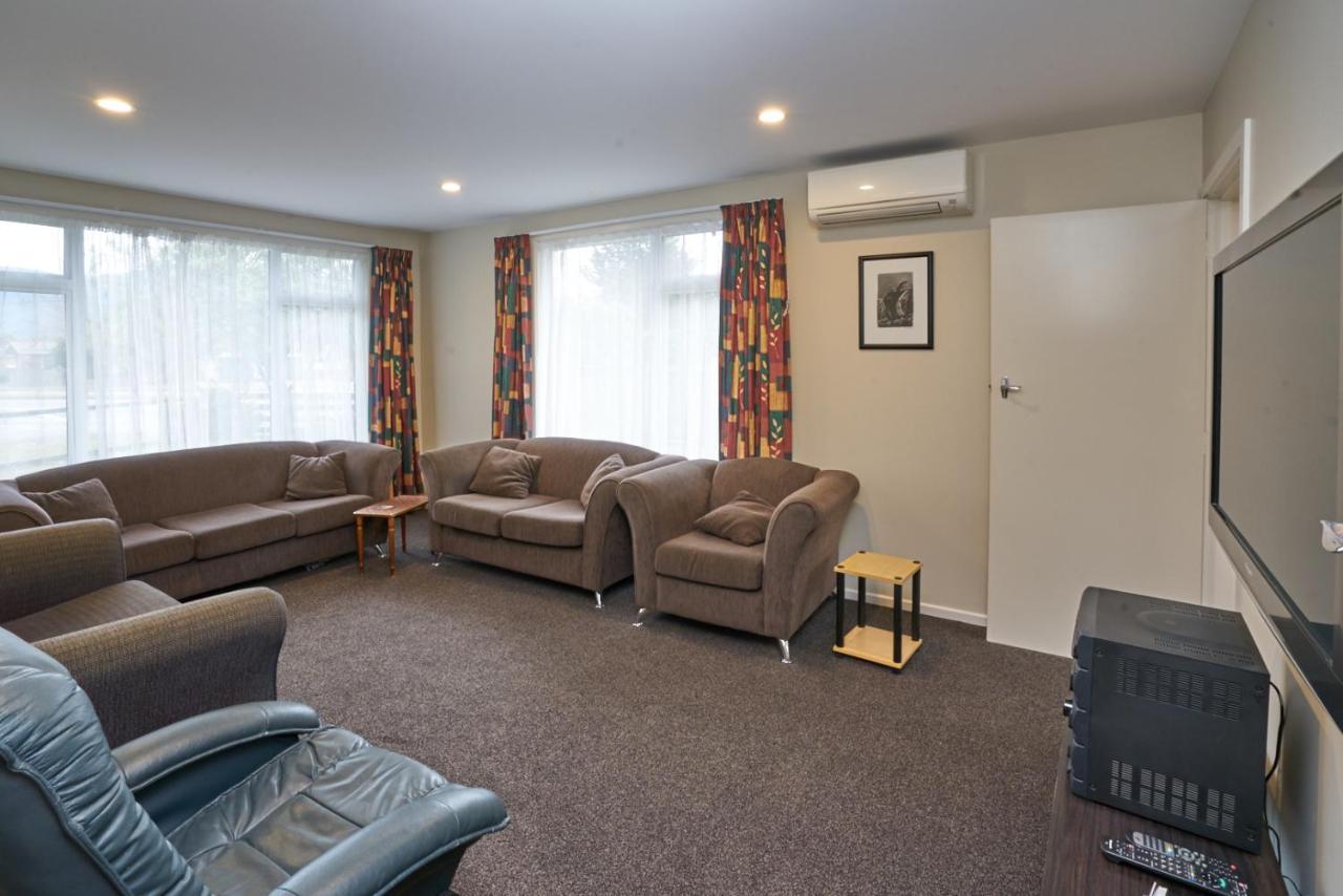 Accommodation Fiordland -The Three Bedroom House At 226A Milford Road Te Anau Buitenkant foto