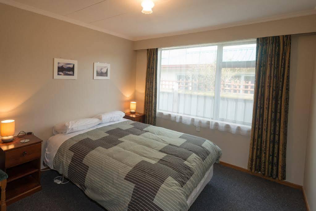 Accommodation Fiordland -The Three Bedroom House At 226A Milford Road Te Anau Buitenkant foto