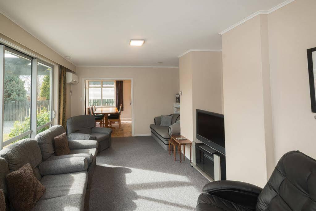 Accommodation Fiordland -The Three Bedroom House At 226A Milford Road Te Anau Buitenkant foto